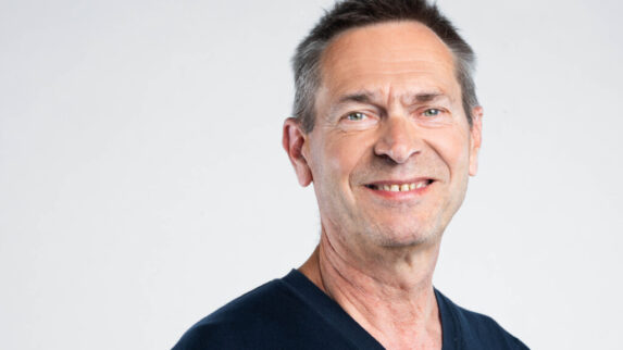 Portraitfoto von Alexander Hirschenhauser