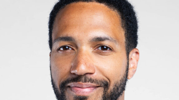 Portraitfoto von Cesár Sampson